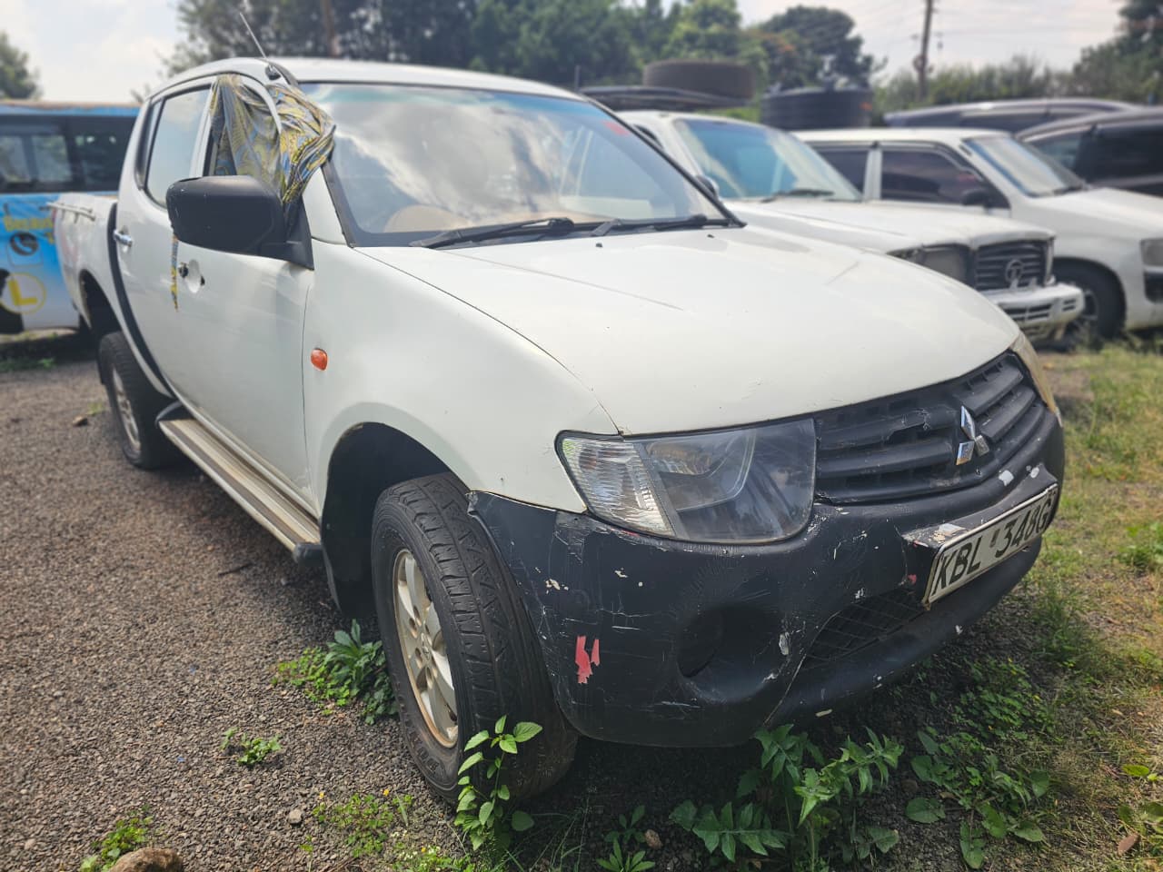 MITSUBISHI L200